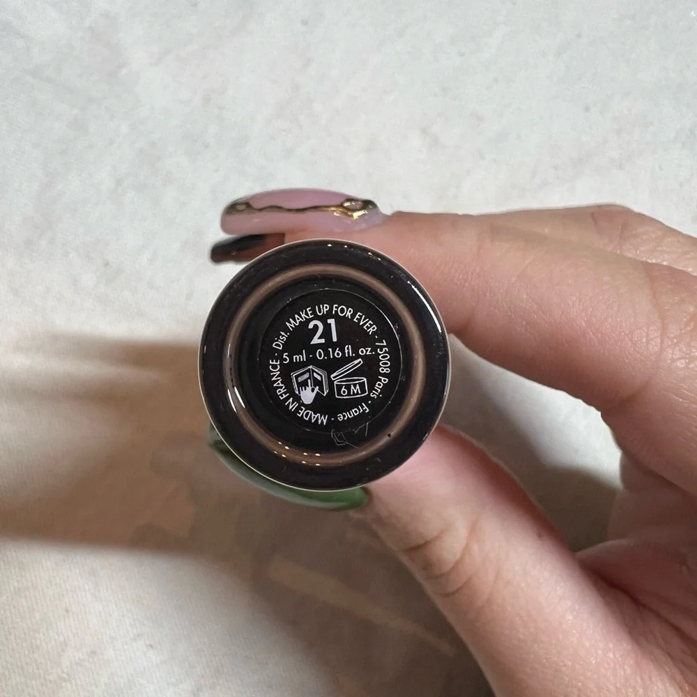 Makeup Forever Ultra HD Light Capturing Self Setting Concealer